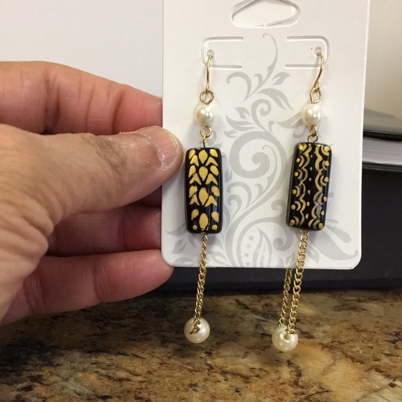 Wood & Pearl Chain Earrings - Picture 4 of 9